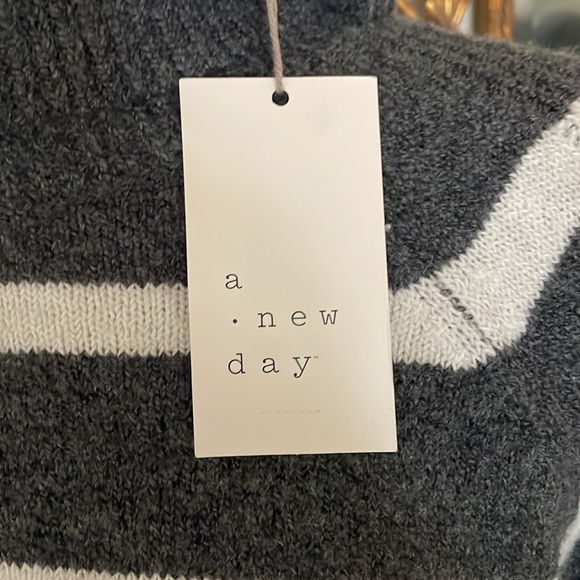 Tunic sweater Brand New! - Picture 3 of 6